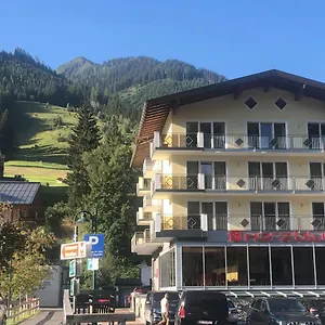 https://hotel-herzblut.saalbachhinterglemmhotels.com
