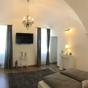 Nyaraló Frank Deluxe Eger